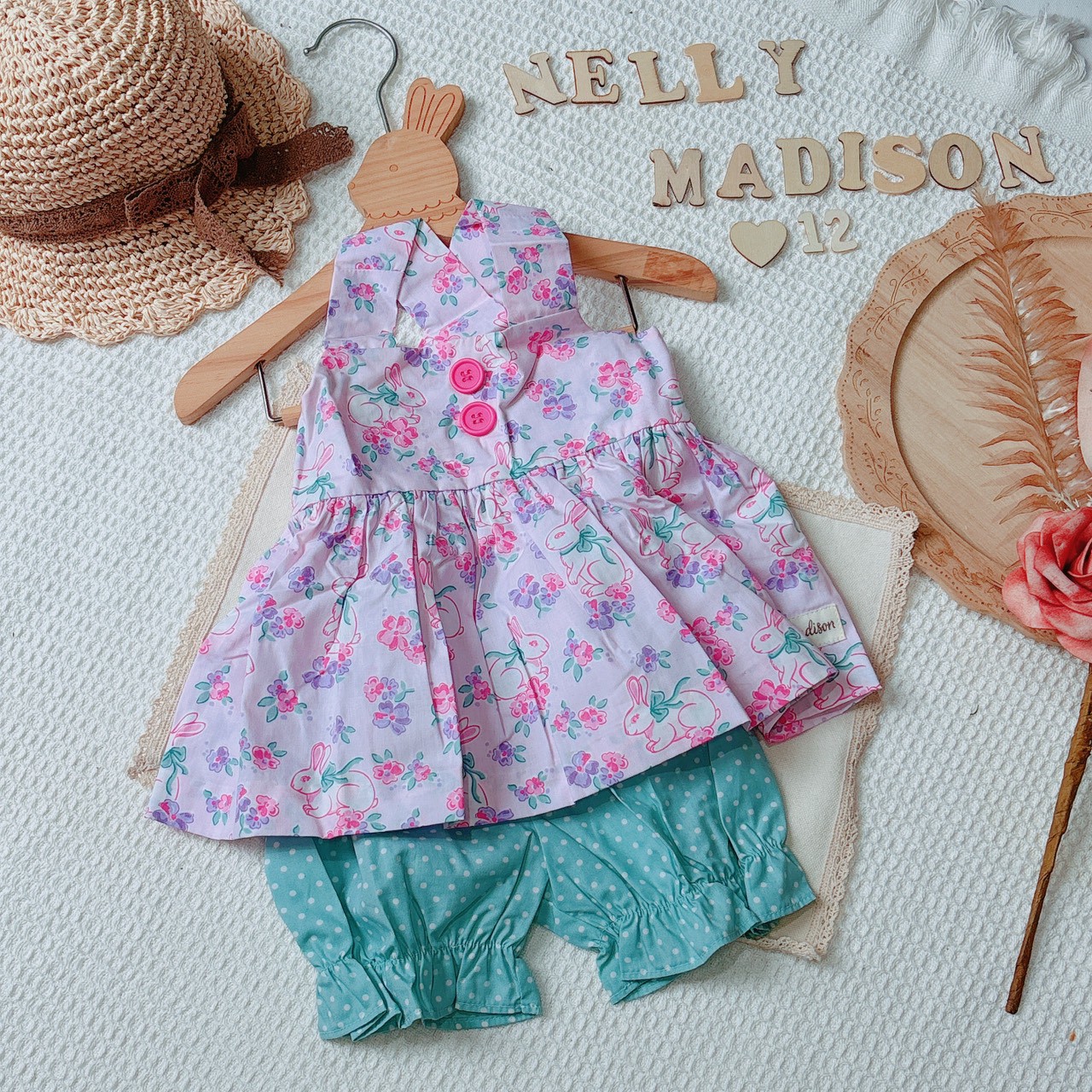 Nelly Madison 全新購入未穿，兔兔套裝穿起來超可愛 12m